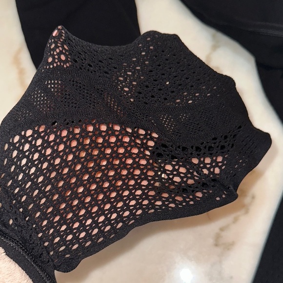 lululemon‎ athletica Black Leggings See Trough Size 4 Essential Bottoms - Picture 9 of 9